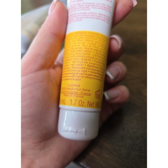 Comfort Scrub by Clarins for Women - 1.7 oz Scrub - Picture 10 of 16